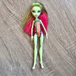 Monster High Venus McFly Trap Doll l Beach Beasties Swim Suit Mattel 2011
